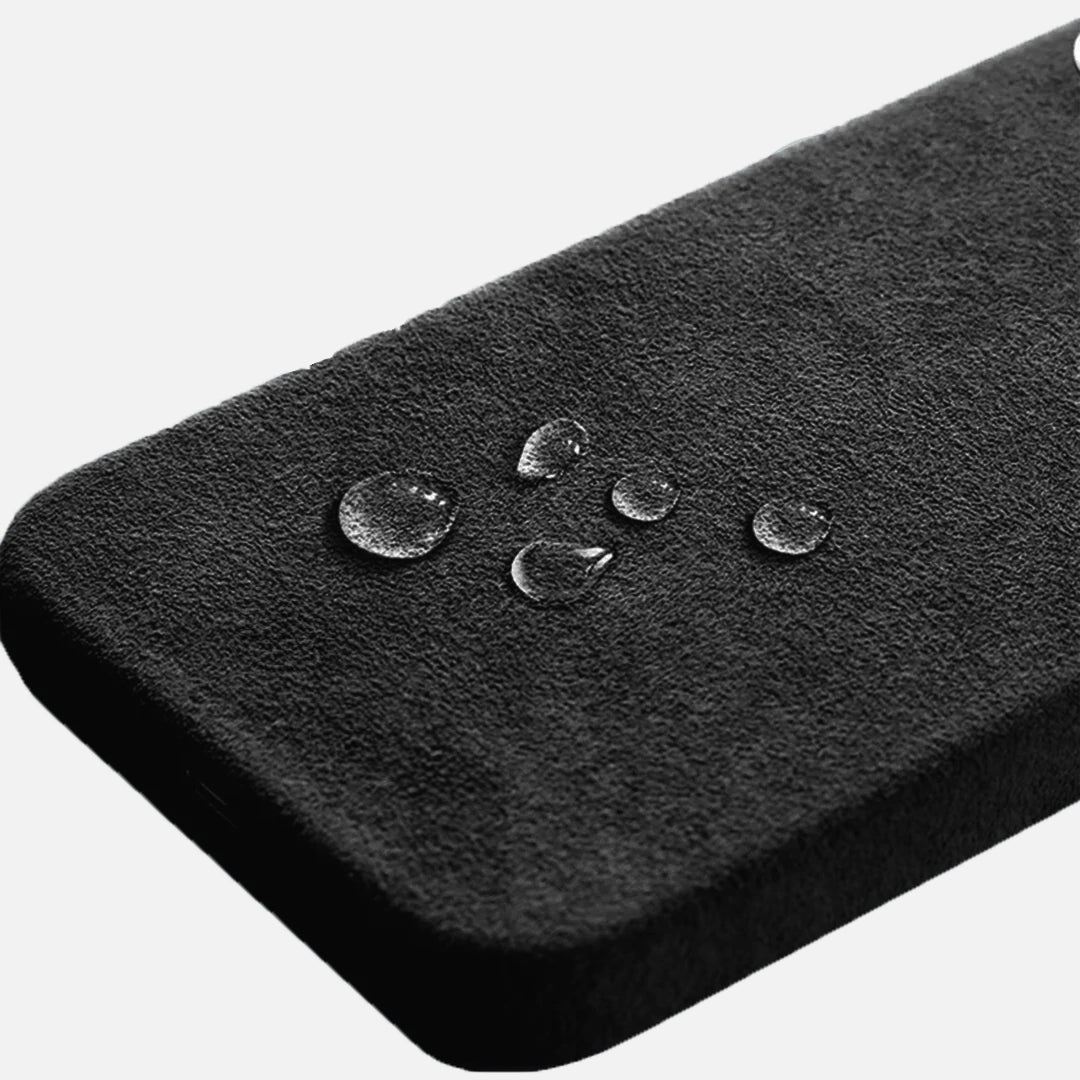 Alcantara Case - iPhone 15 - Black Edition